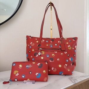 Coach Taylor Tote in Floral Print Coated Canvas and Matching Wallet 37226‎